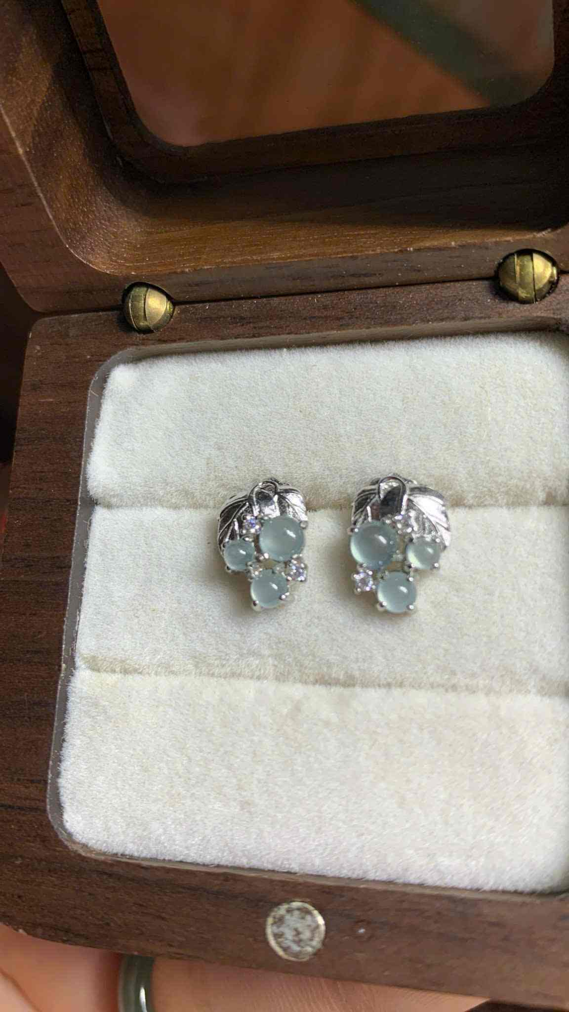 Bông Tay Đá Cẩm Thạch (Jadeite)