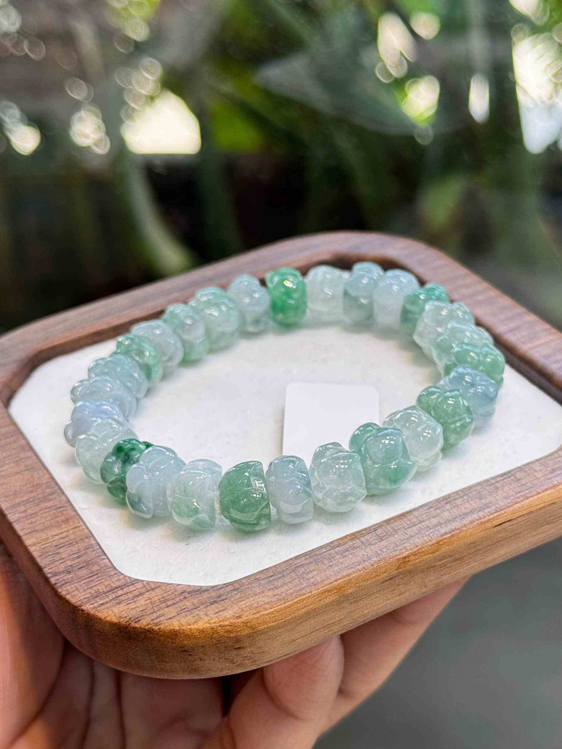 Vòng Tay Ngọc Huyết Nếp Băng Táo Hoa Bay Hạt 10 (mm) (4)_4 Vòng Tay Ngọc Huyết Nếp Băng Táo Hoa Bay Hạt 10 (mm)