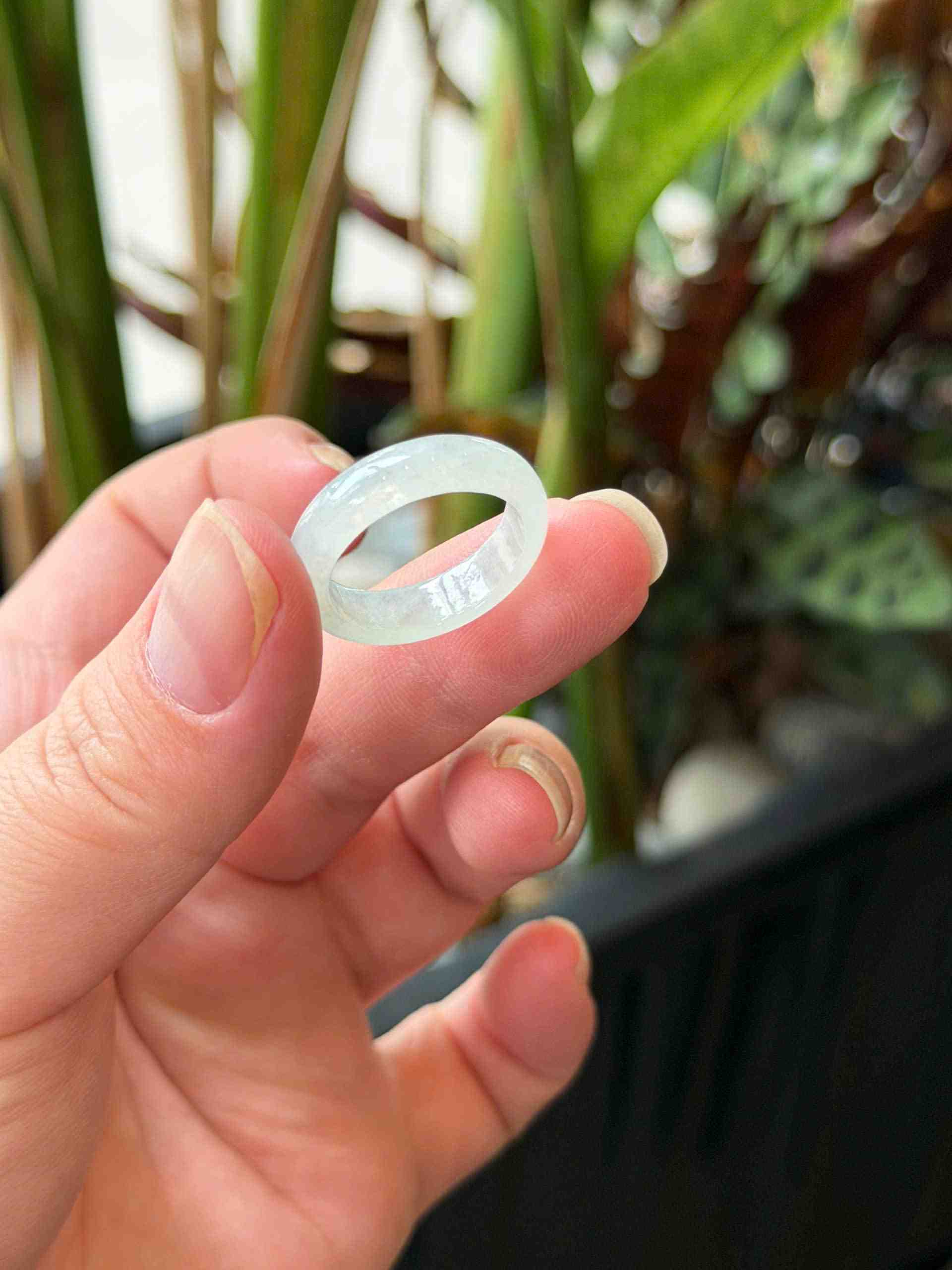 Nhẫn Ngọc Cẩm Thạch Nếp Băng Ni 18 (mm)