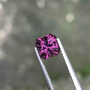 Viên Đá Spinel Tím Nâu 1.4 (ct)