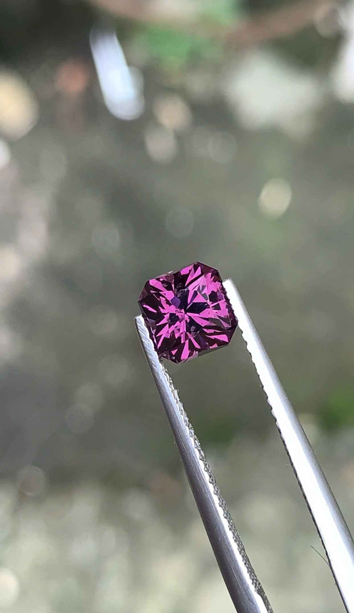 Viên Đá Spinel Tím Nâu 1.4 (ct)